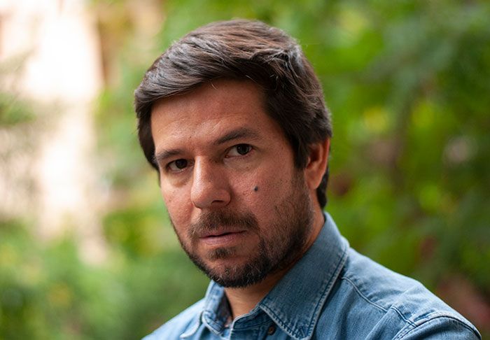El escritor peruano Renato Cisneros, invitado al Festival Benengeli 2024